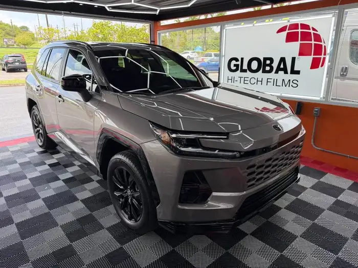 Tinte de ventanas en Toyota Grand Highlander gris en Puerto Rico